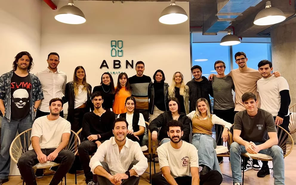 El equipo de ABN Digital, una start-up enfocada en marketing digital.